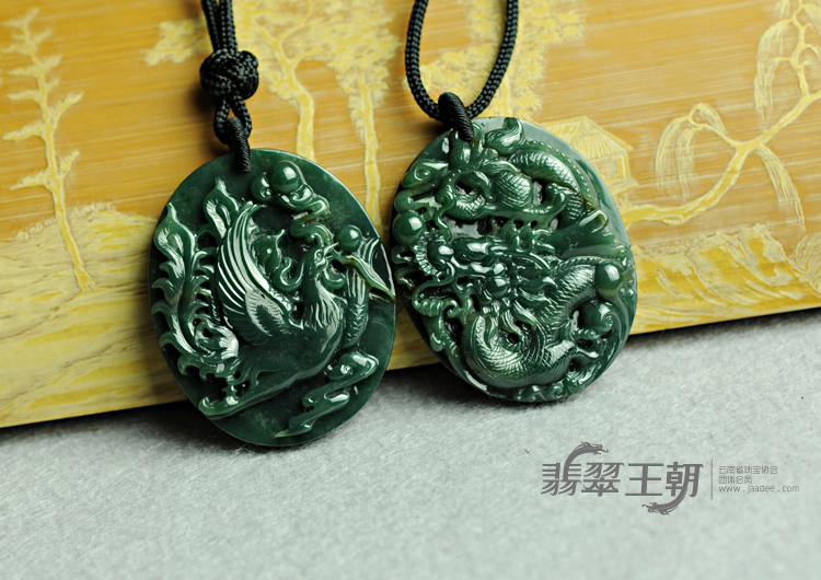 细糯种油青缅甸翡翠龙凤对牌挂件