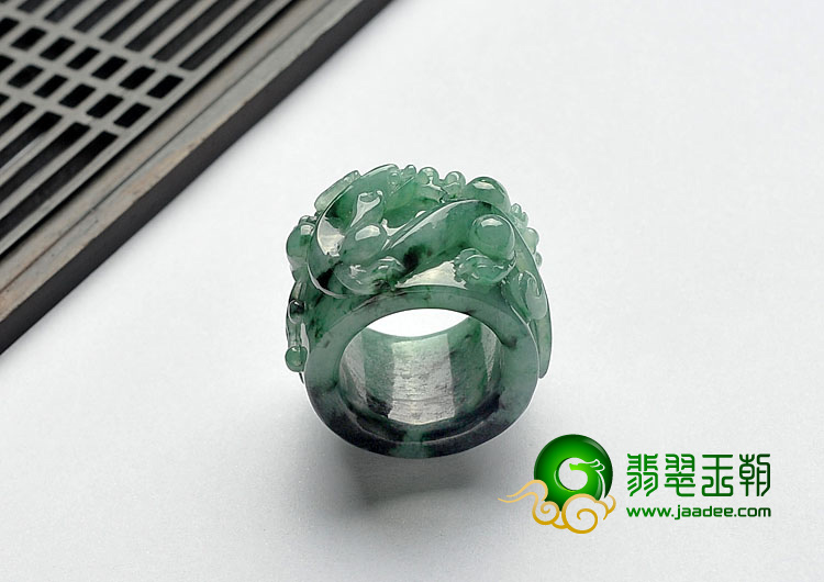 糯冰种飘花缅甸翡翠a货螭龙扳指