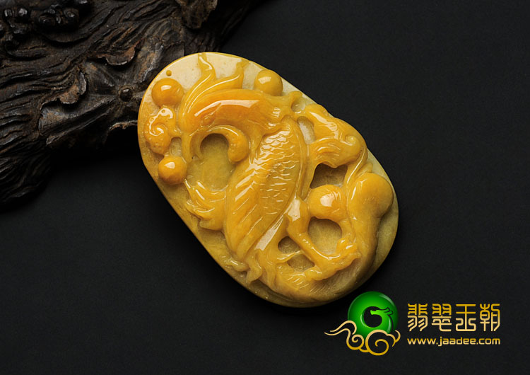 细糯种黄翡缅甸翡翠凤牌挂件
