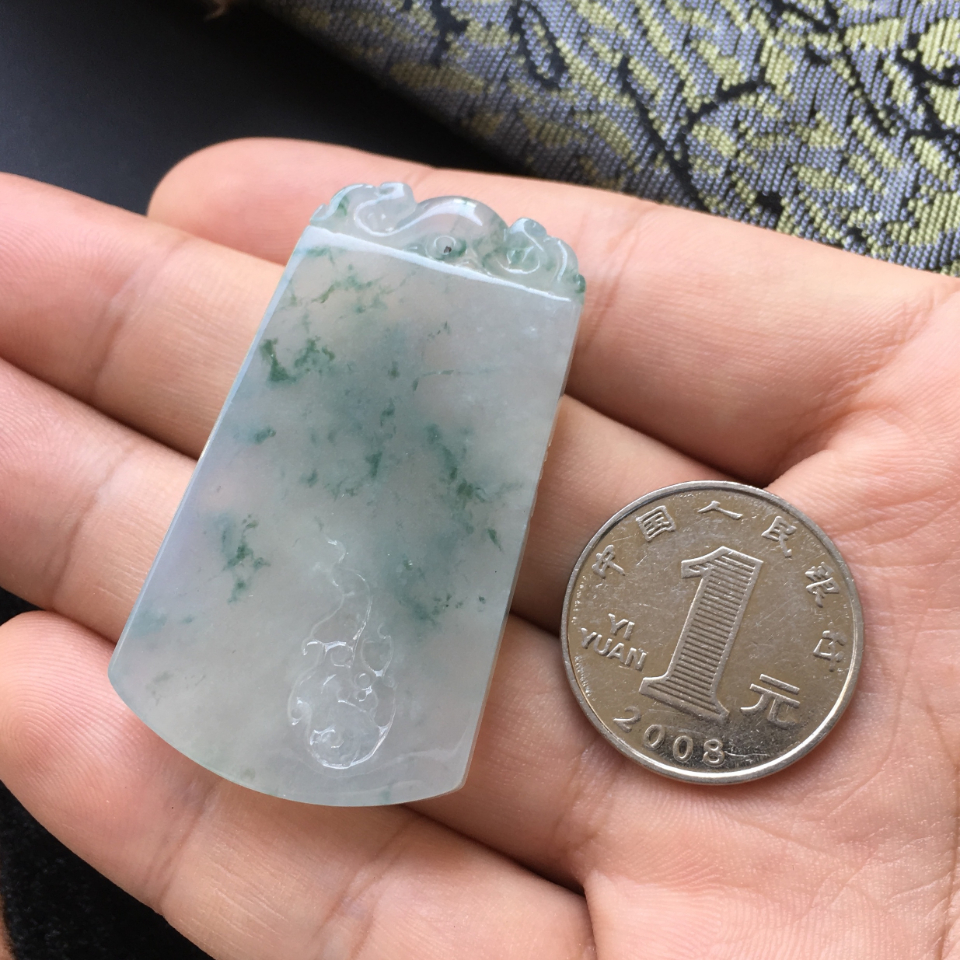 冰种飘花仿古牌挂件翡翠