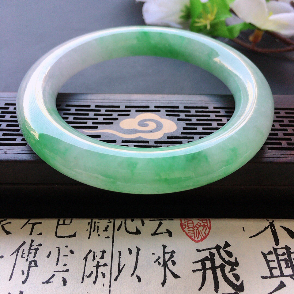 翡翠细糯种阳绿圆条手镯56mm