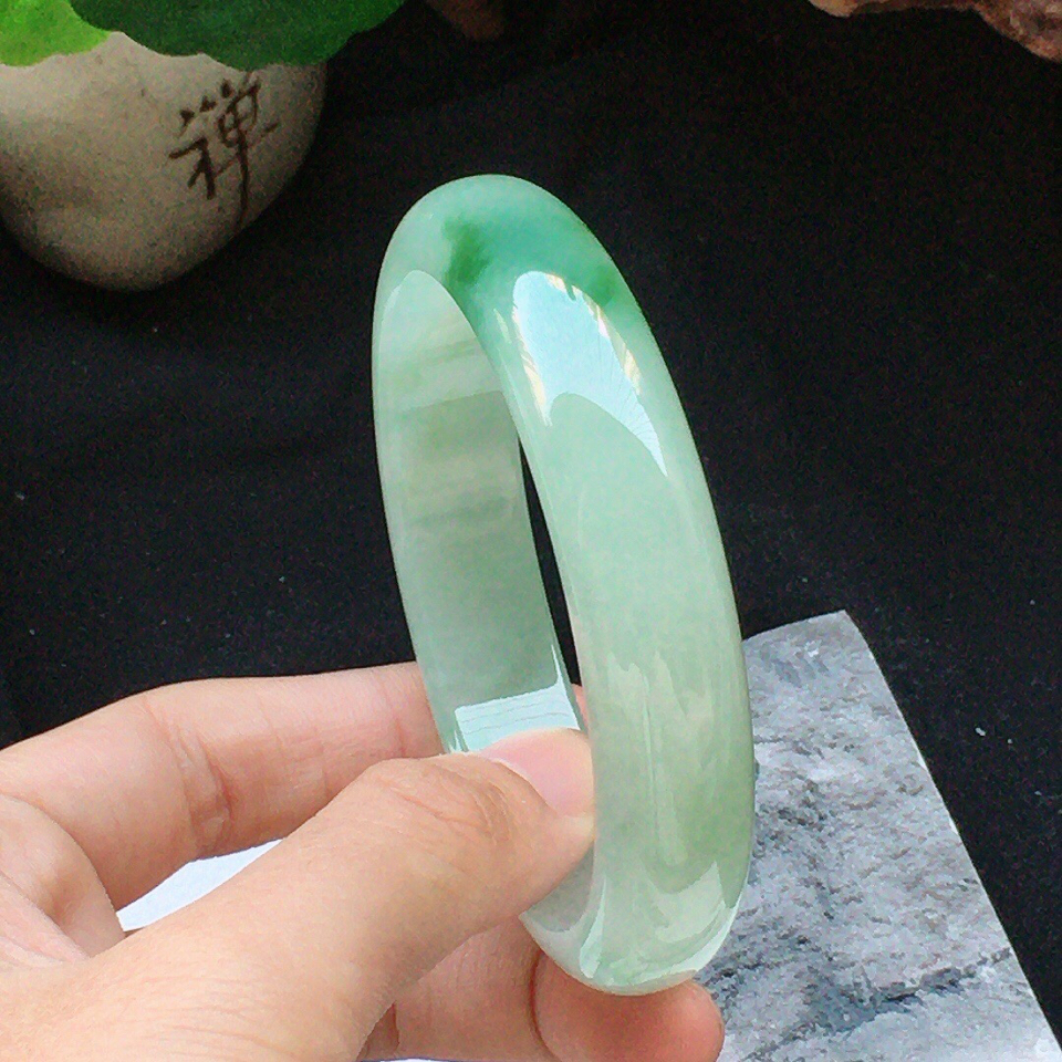 翡翠细糯种飘花正圈手镯56mm