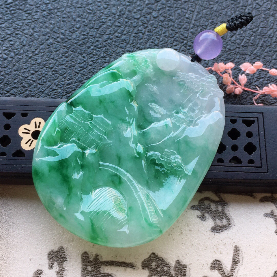 翡翠细糯种飘花山水牌吊坠(顶珠为装饰珠)