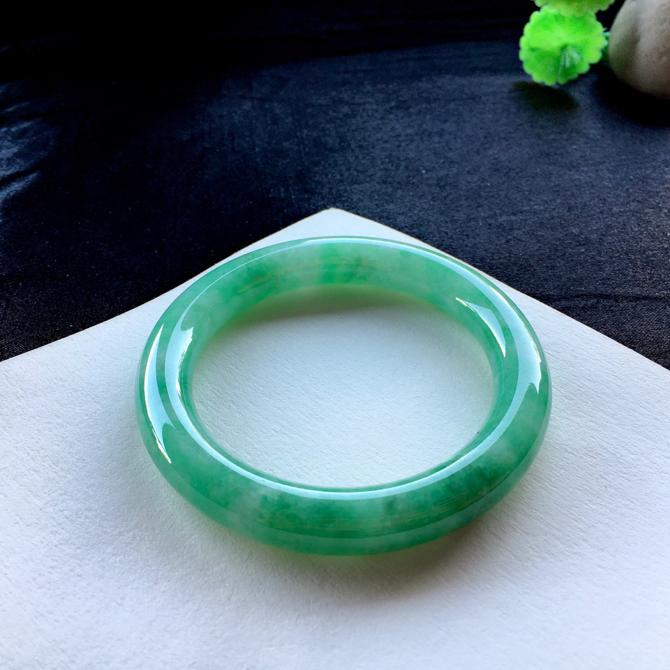 细糯种豆绿满色翡翠手镯56.3mm