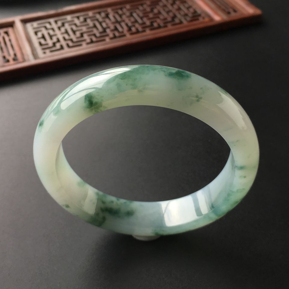 (超值推荐)糯冰种飘花手镯(57.8mm)
