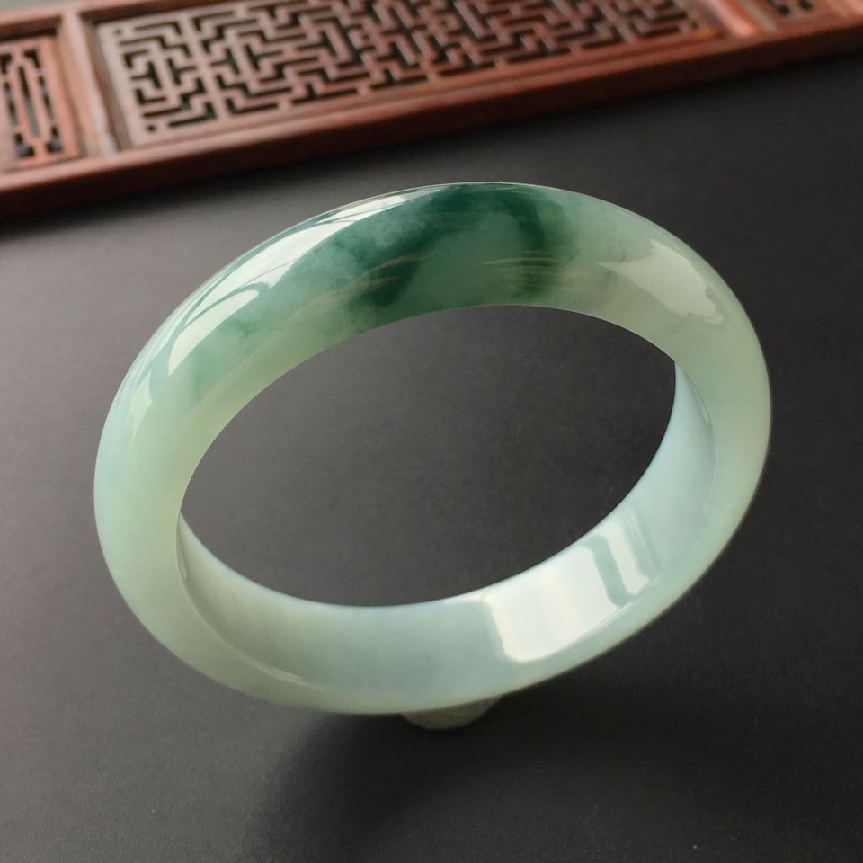 (超值推荐)糯冰种飘花手镯(55.8mm)