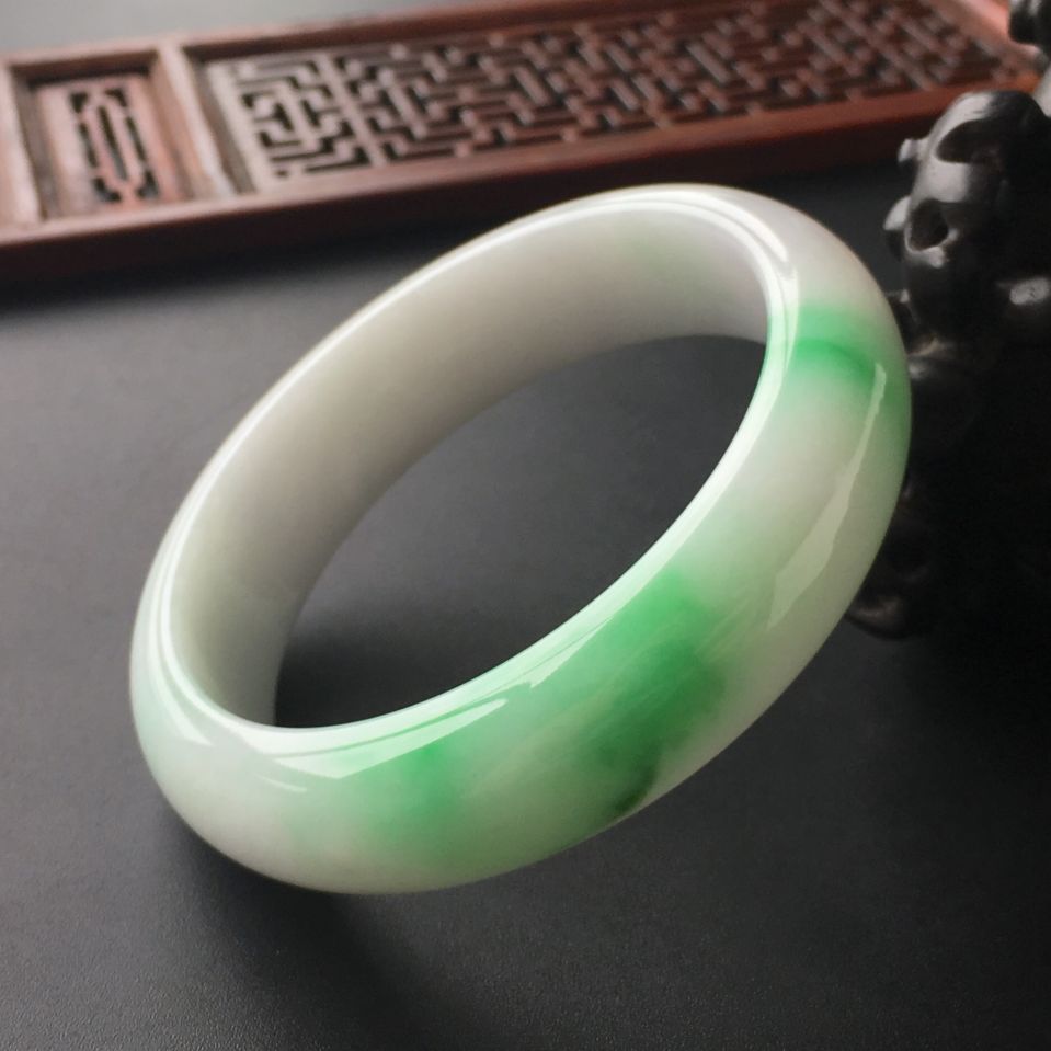 (超值推荐)糯冰种飘翠手镯(55.4mm)