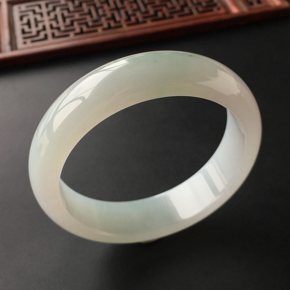 (超值推荐)糯冰种略飘花手镯(57.3mm)