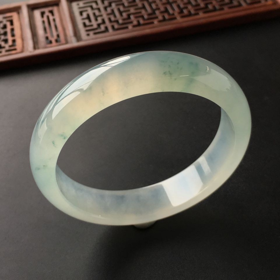 (超值推荐)冰种飘花手镯(58.5mm)
