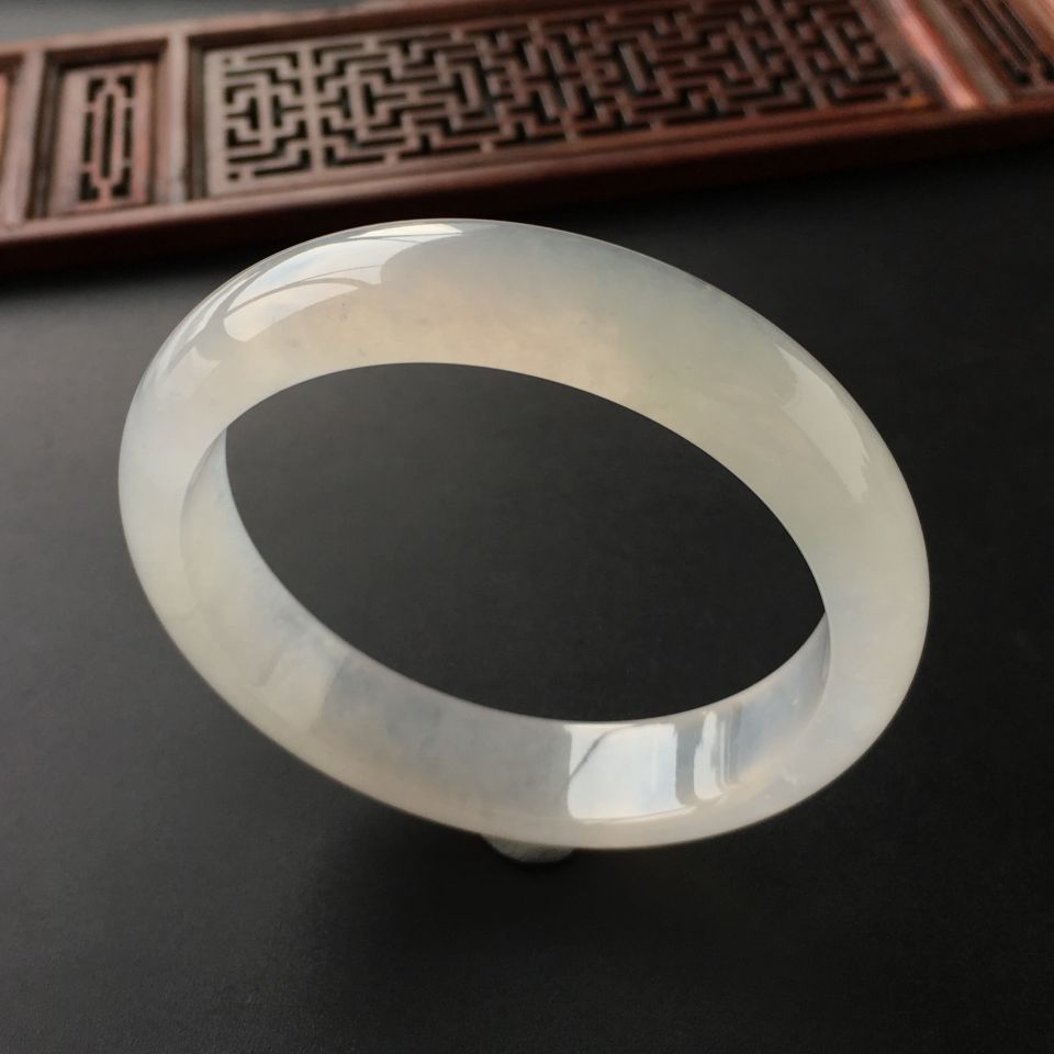 (超值推荐)冰种淡晴水手镯(56.4mm)
