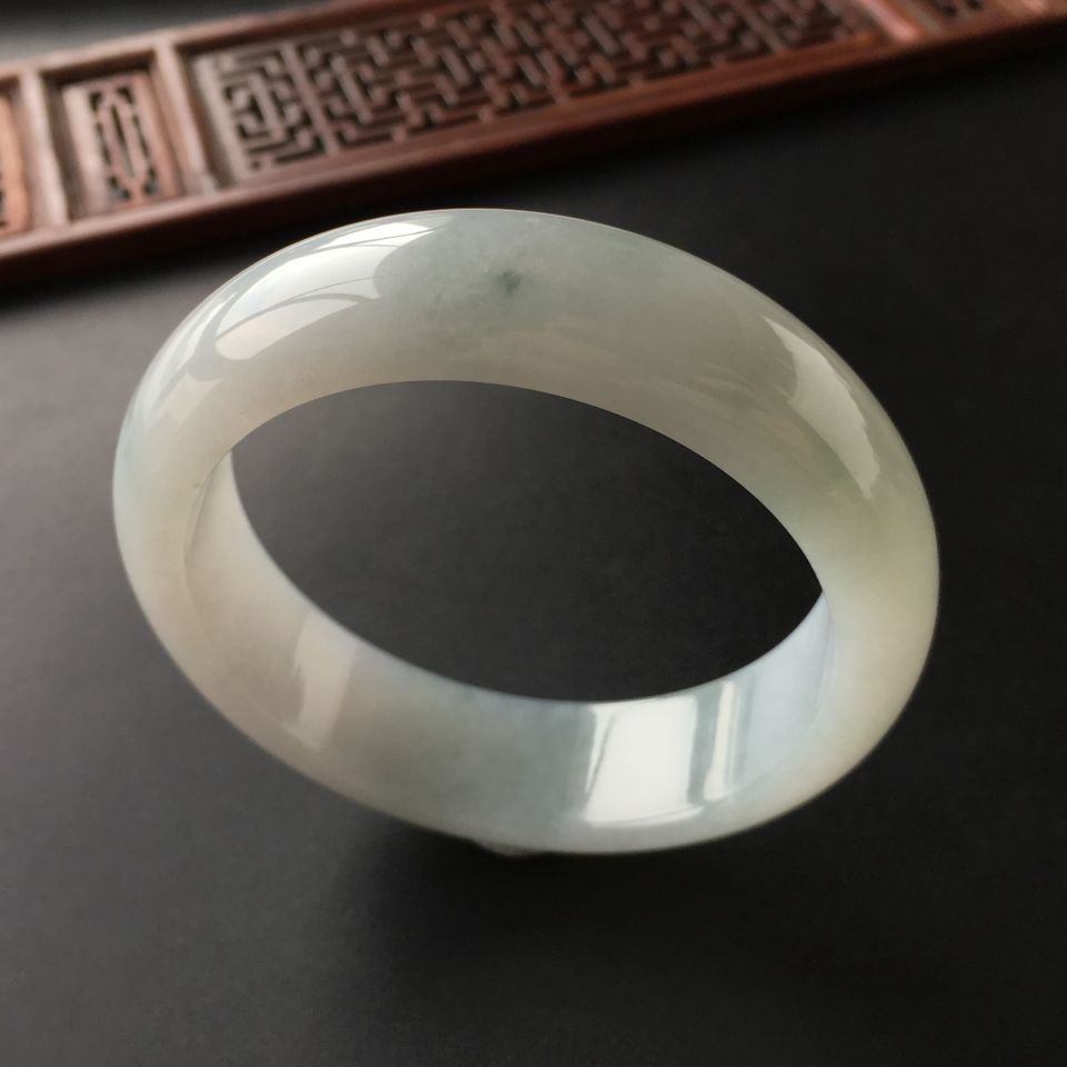 (超值推荐)糯冰种晴水略飘花手镯(57.4mm)