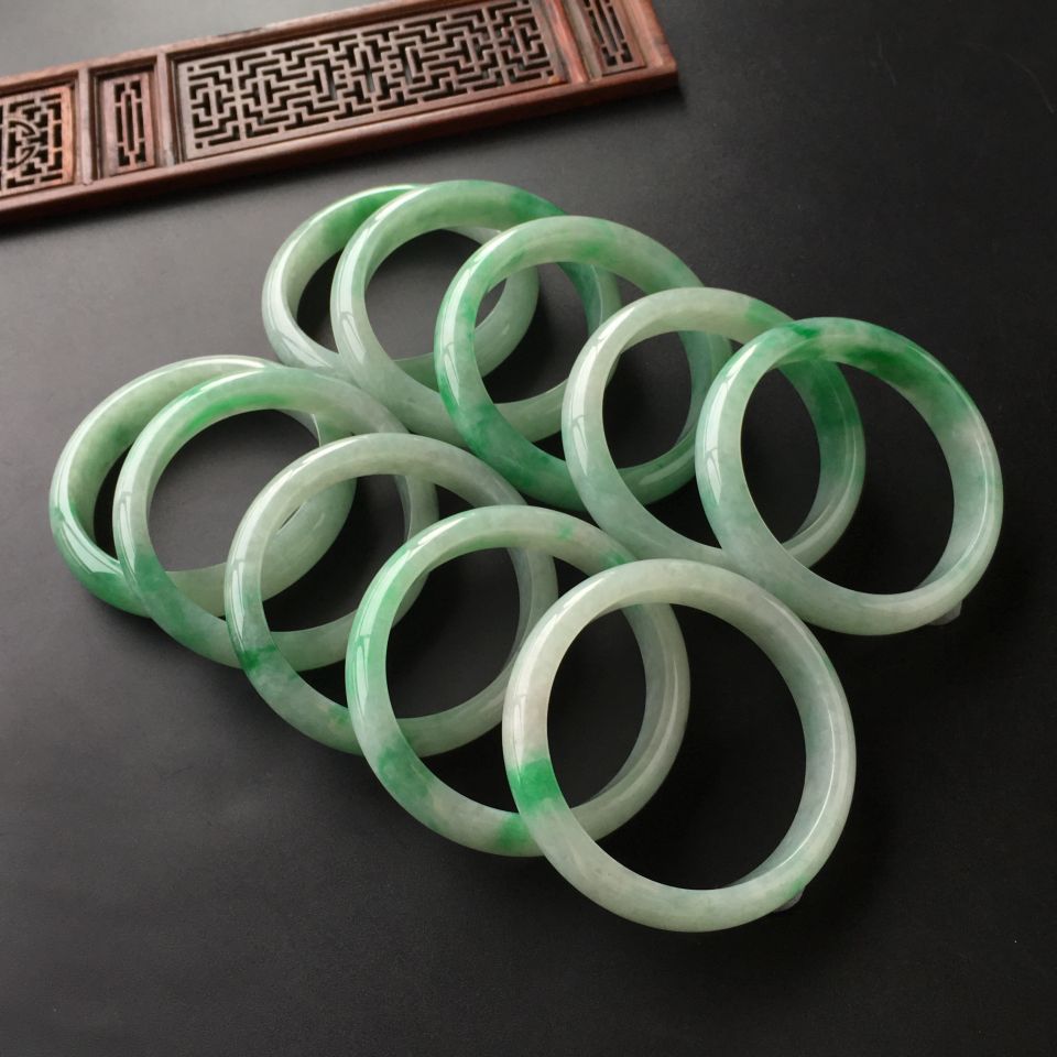 (超值推荐)糯冰种飘翠手镯(一批走)(57.1mm-57.8mm)