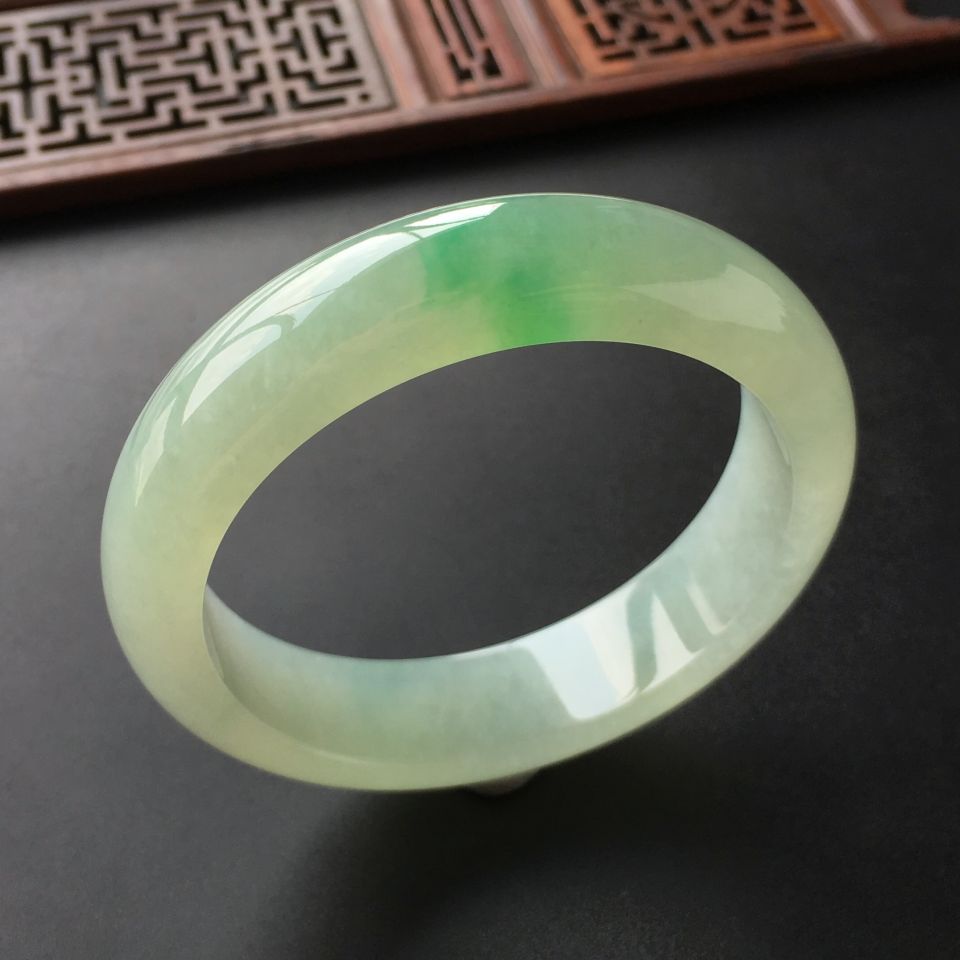 (超值推荐)糯冰种晴水飘翠手镯(56.1mm)