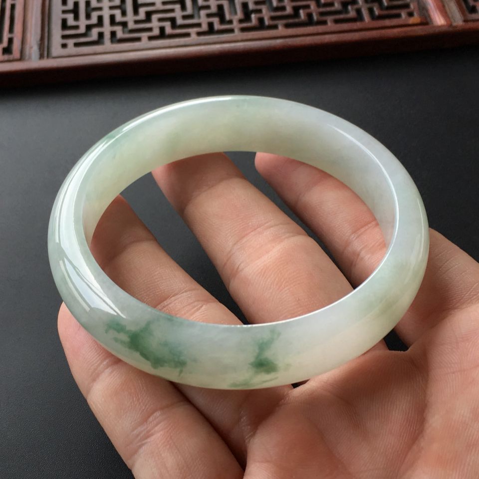 (超值推荐)糯冰种飘花手镯(60.7mm)
