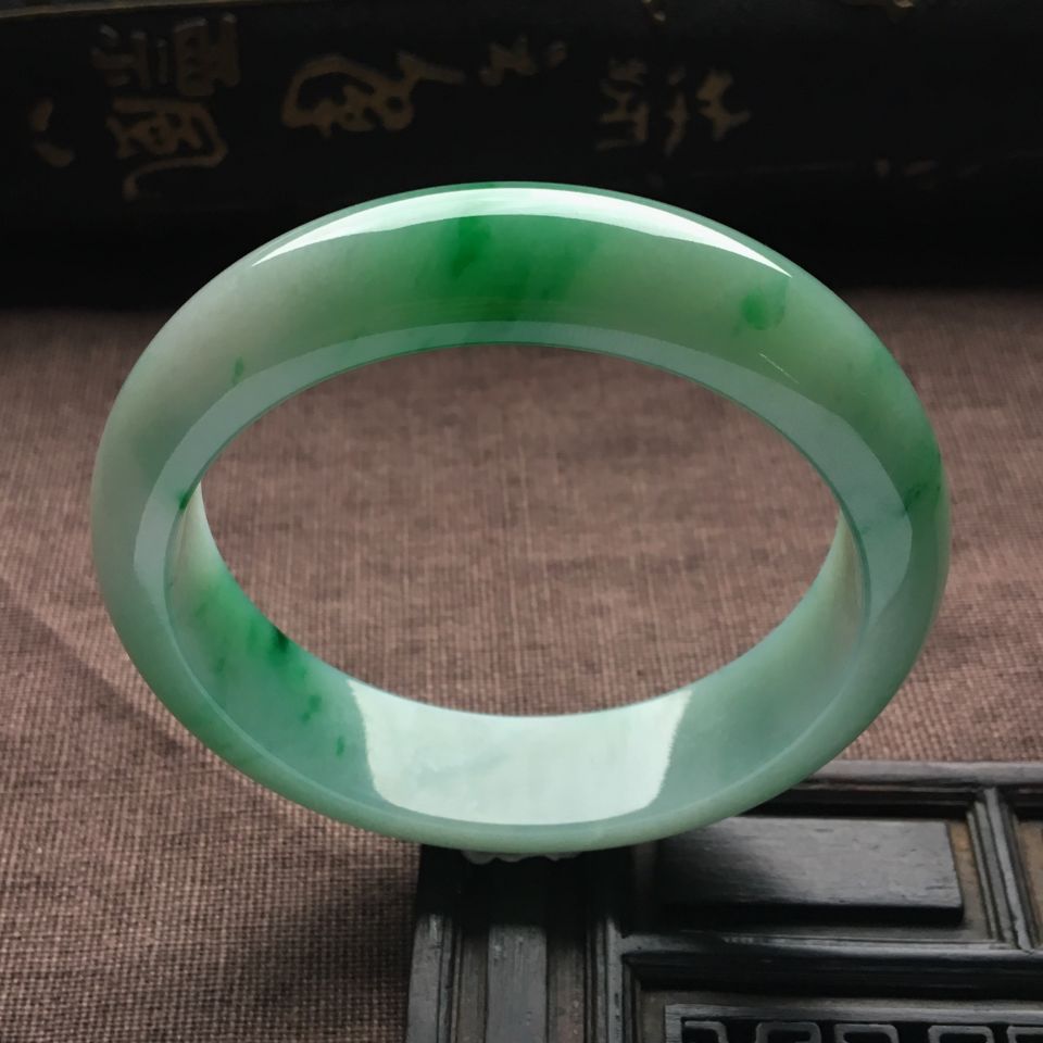 （超值推荐）糯冰种飘翠手镯（56.1mm）