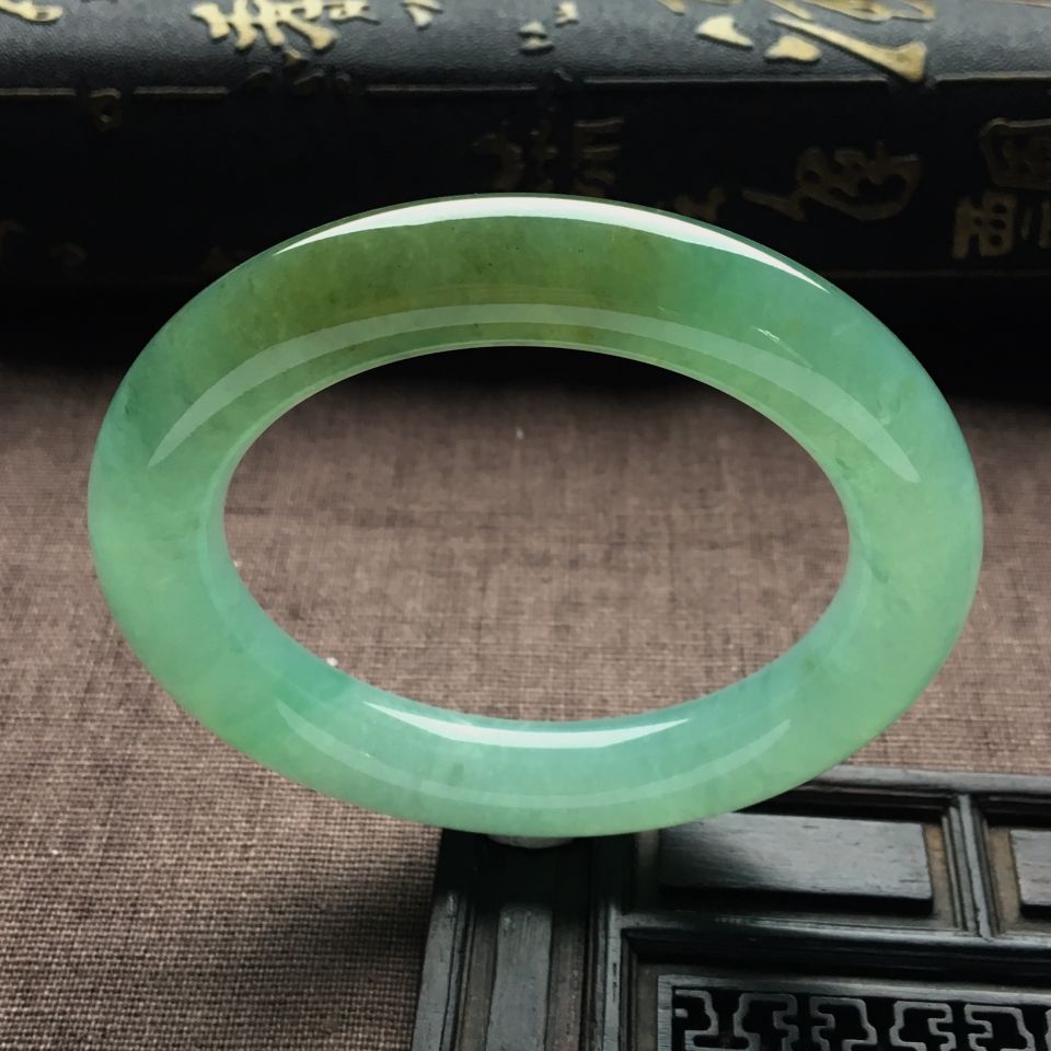 （超值推荐）糯冰种晴水略带褐黄翡圆条手镯（57.5mm）