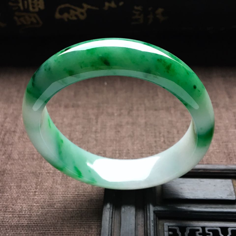 （超值推荐）糯冰种飘翠贵妃镯（56.8mm-49.5mm）