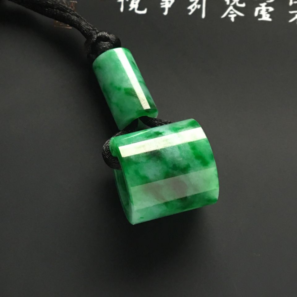 （超值推荐）糯冰种翠色路路通挂件