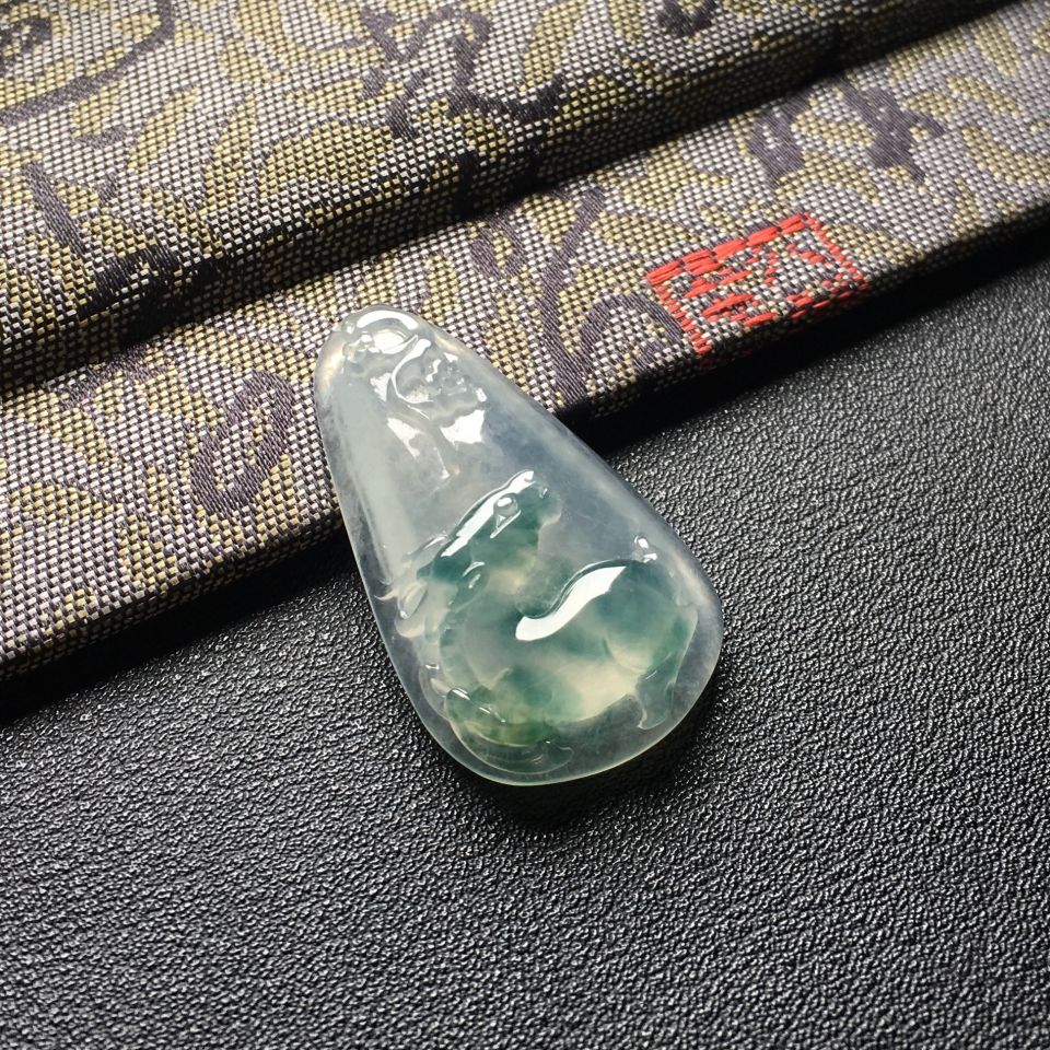(超值推荐)冰种飘花逐鹿中原挂件