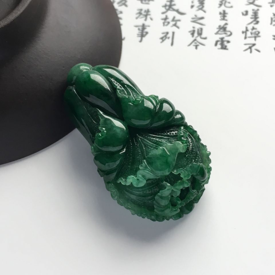 （超值推荐）糯冰种浓绿白菜挂件