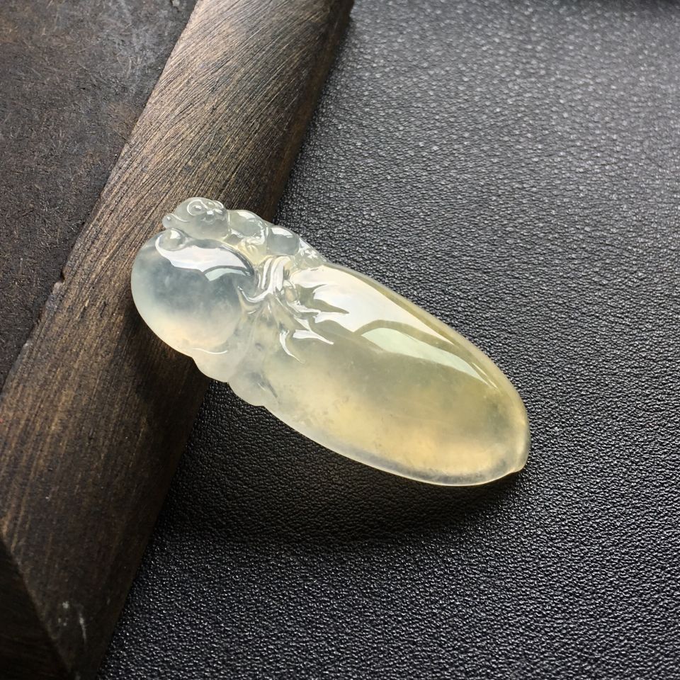 (超值推荐)冰种黄翡寿桃挂件