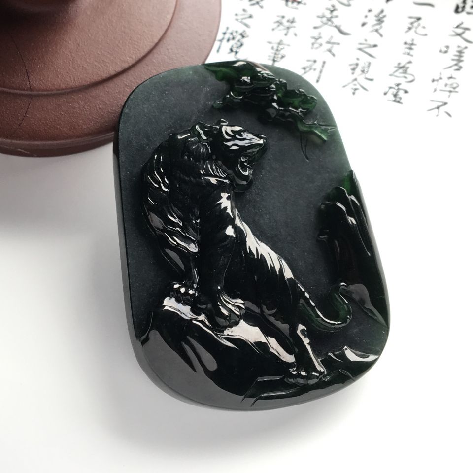 （超值推荐）冰种墨翠虎虎生威挂件