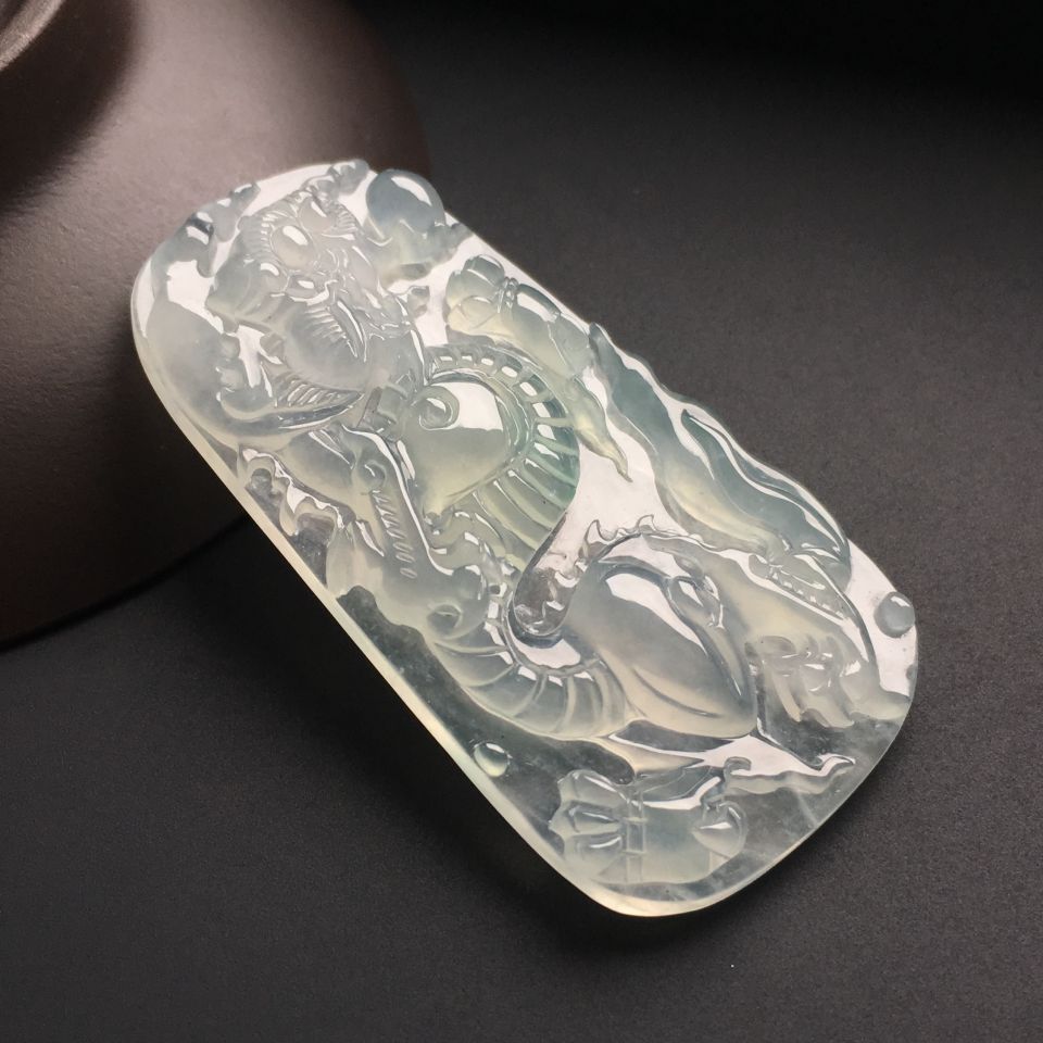 （超值推荐）冰种淡晴水龙牌挂件