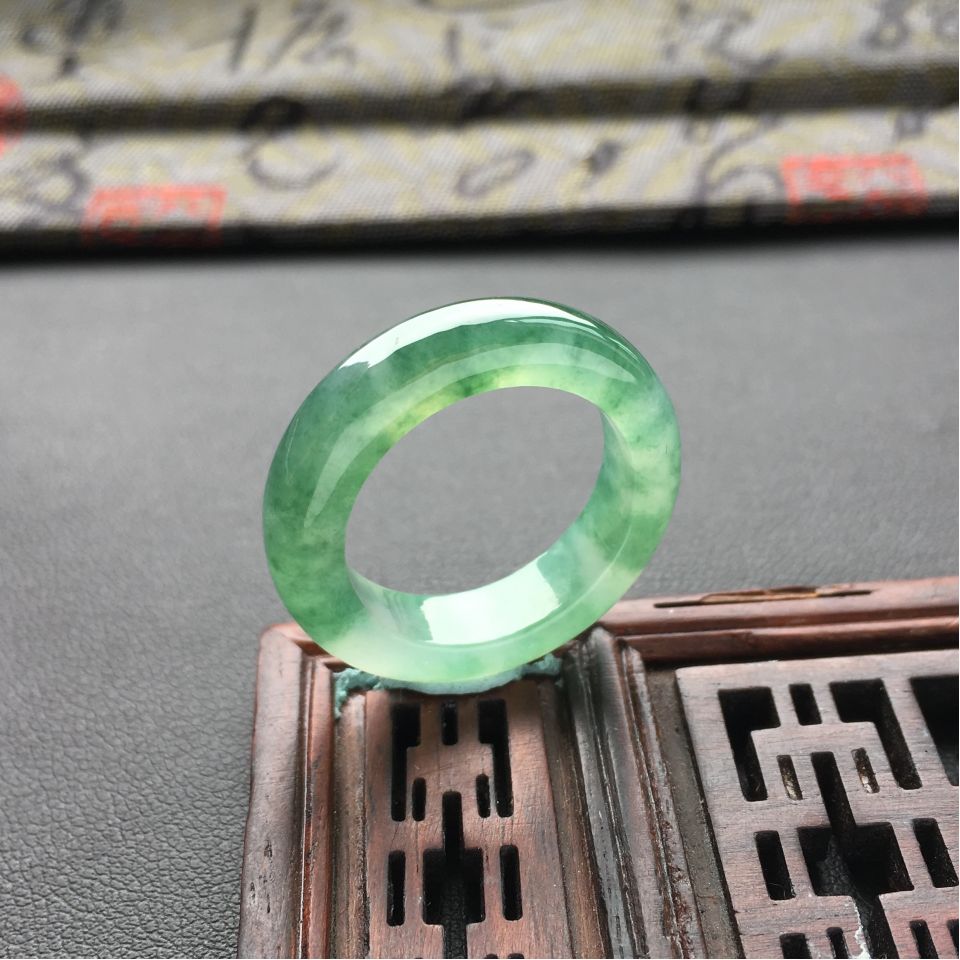 (超值推荐)糯冰种飘花平安环挂件/指环两用