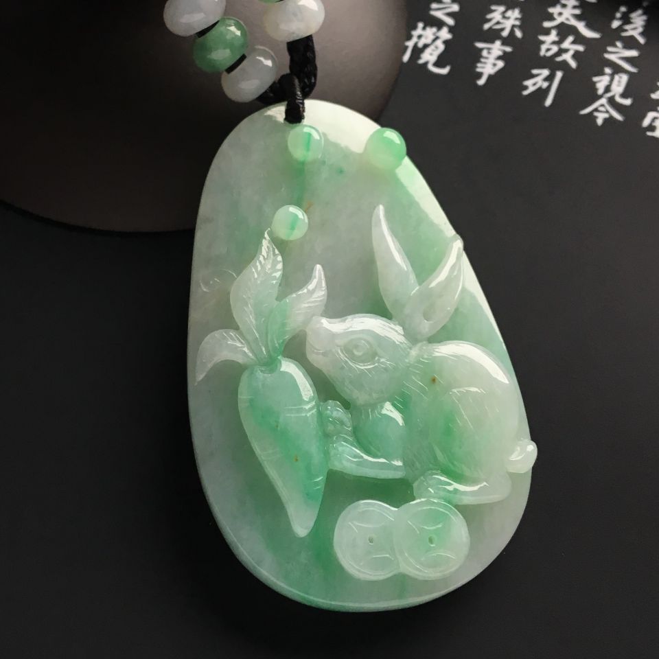 （超值推荐）糯冰种略飘花玉兔挂件