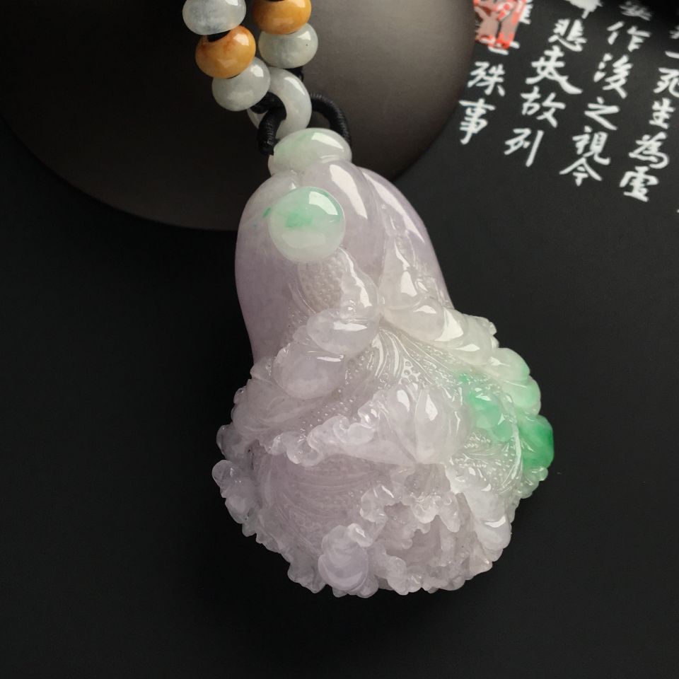 （超值推荐）糯冰种淡春带彩白菜挂件