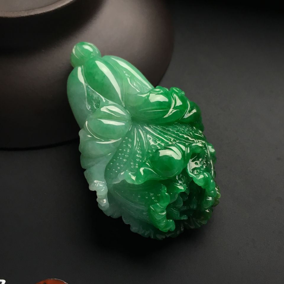 糯冰种飘翠白菜挂件