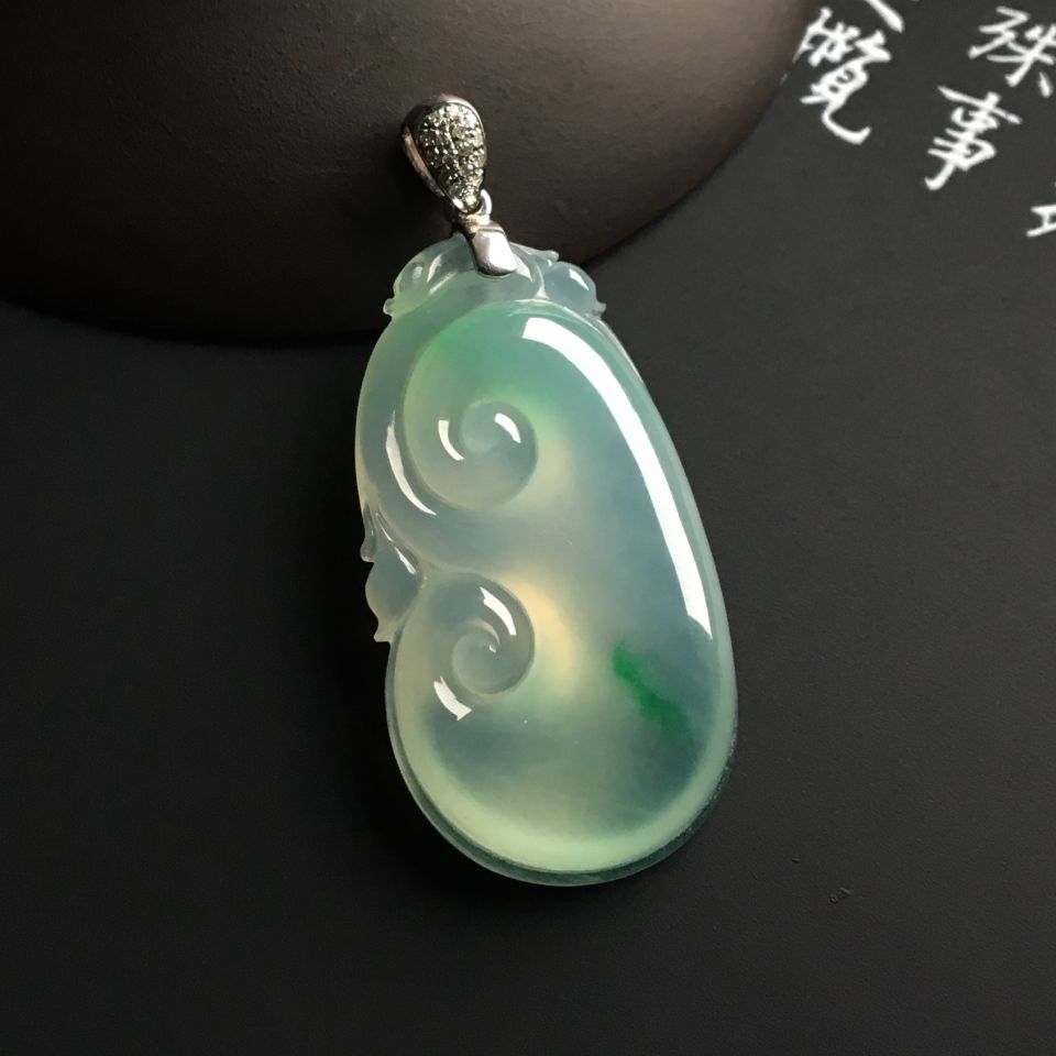 冰种略飘翠如意挂件