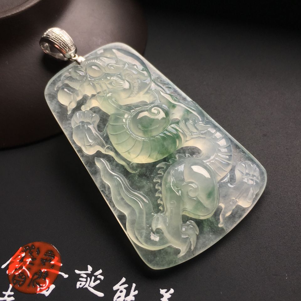 冰种飘花龙牌挂件
