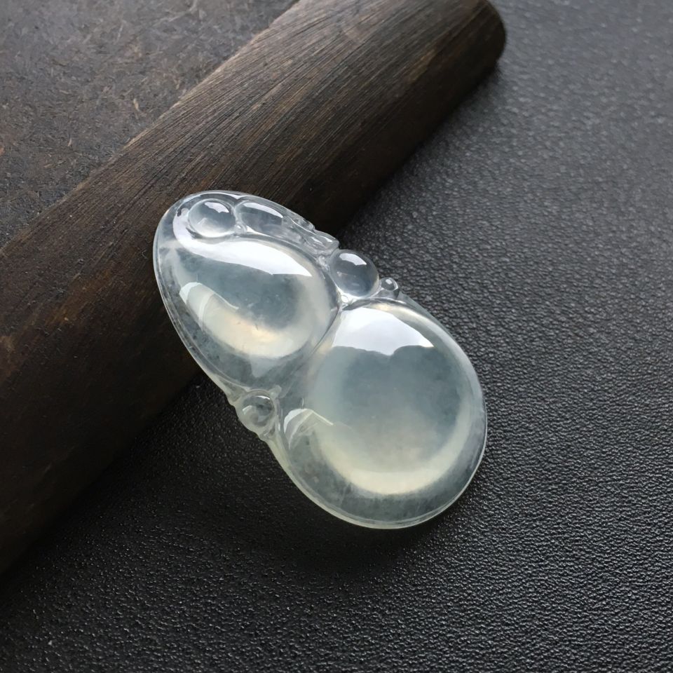 冰种淡晴水葫芦挂件