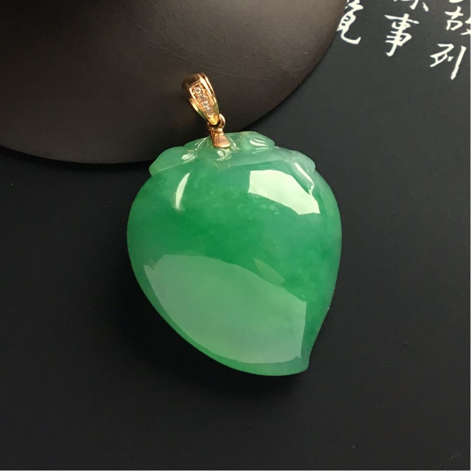 糯冰种豆绿寿桃挂件