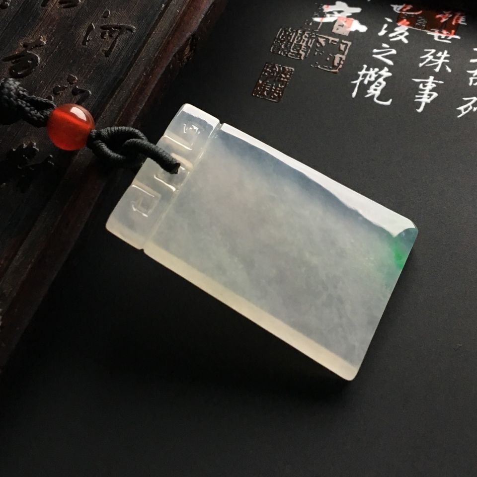 冰种略飘翠仿古牌挂件
