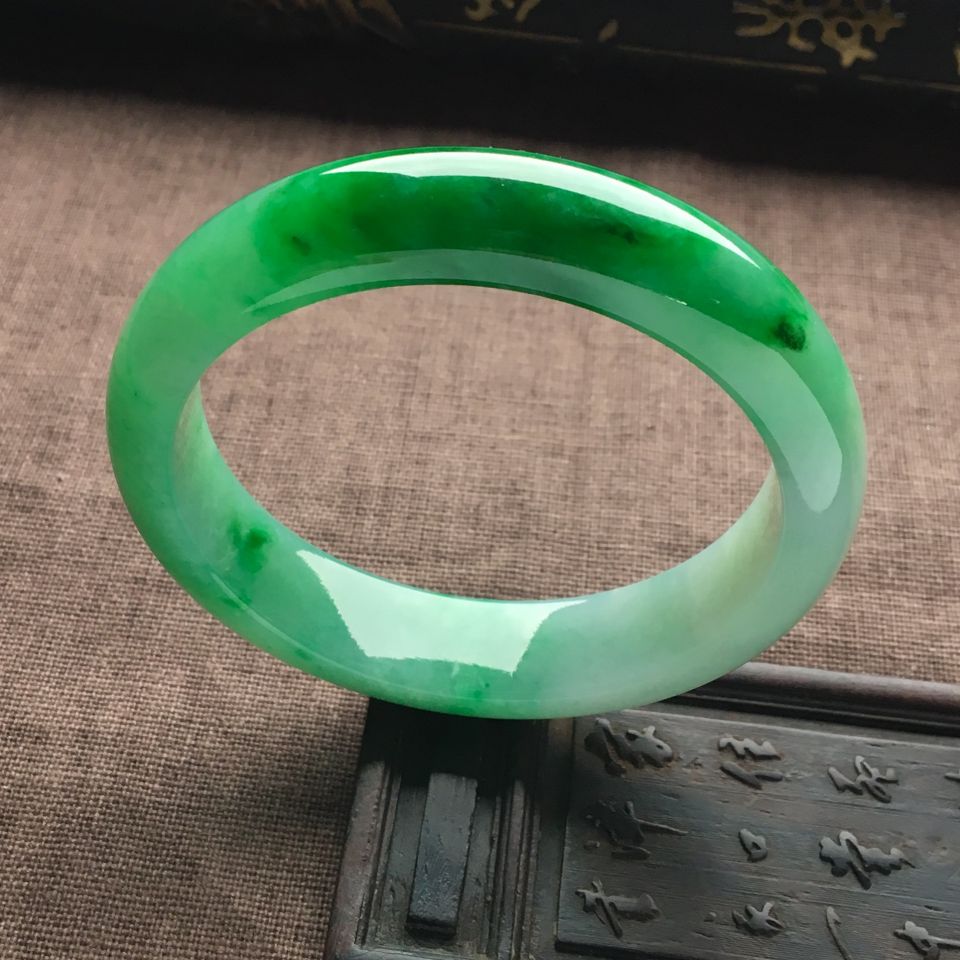 糯冰种飘翠手镯（57.5mm）