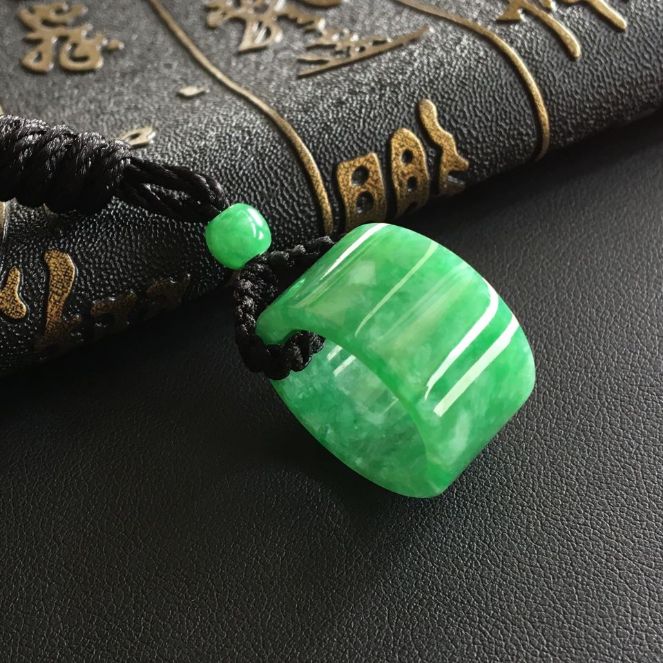 (超值推荐)糯冰种翠色路路通挂件