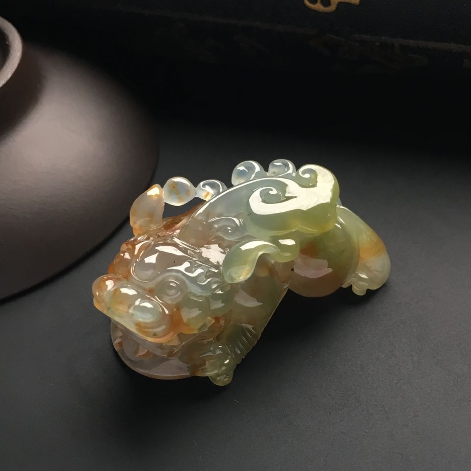 糯冰种褐黄翡貔貅挂件