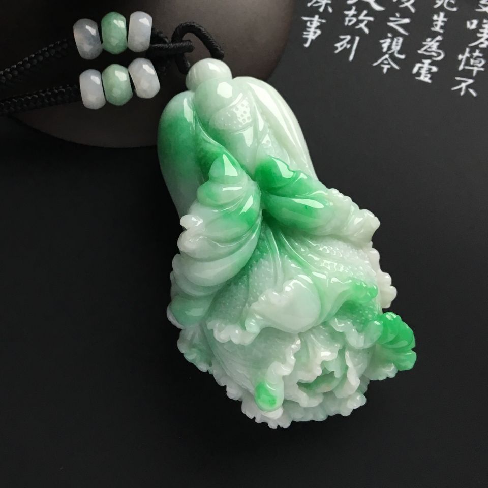 糯冰种飘翠白菜挂件