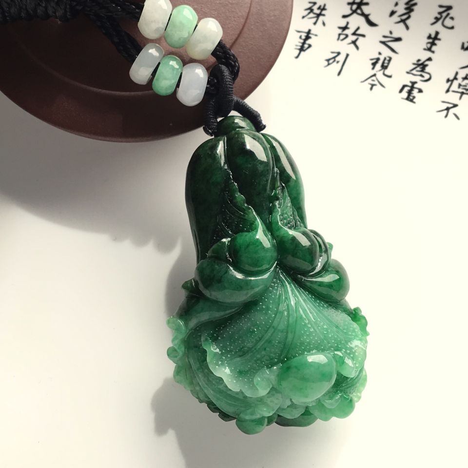 糯冰种浓绿白菜挂件