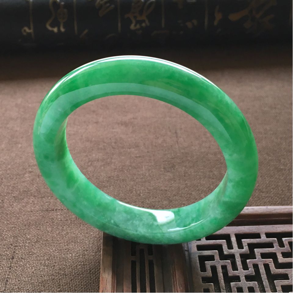 糯冰种翠色手镯(56.6mm)