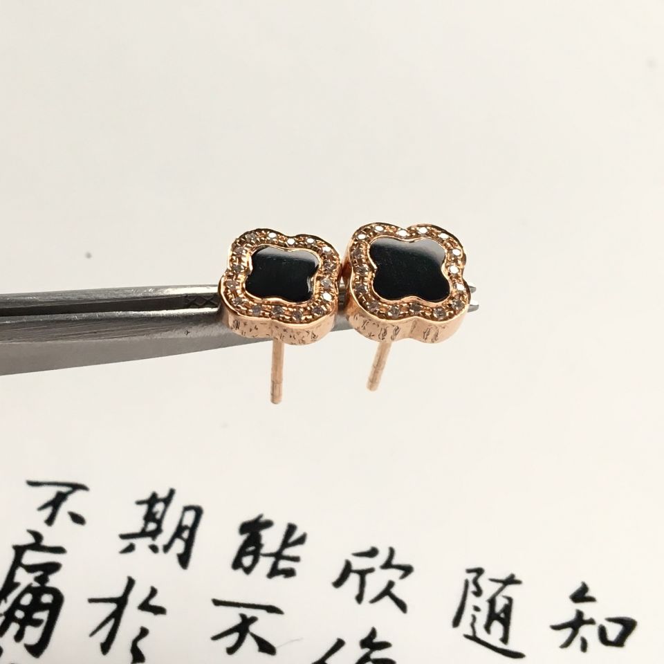 镶玫瑰金钻石冰玻种墨翠四叶草耳钉