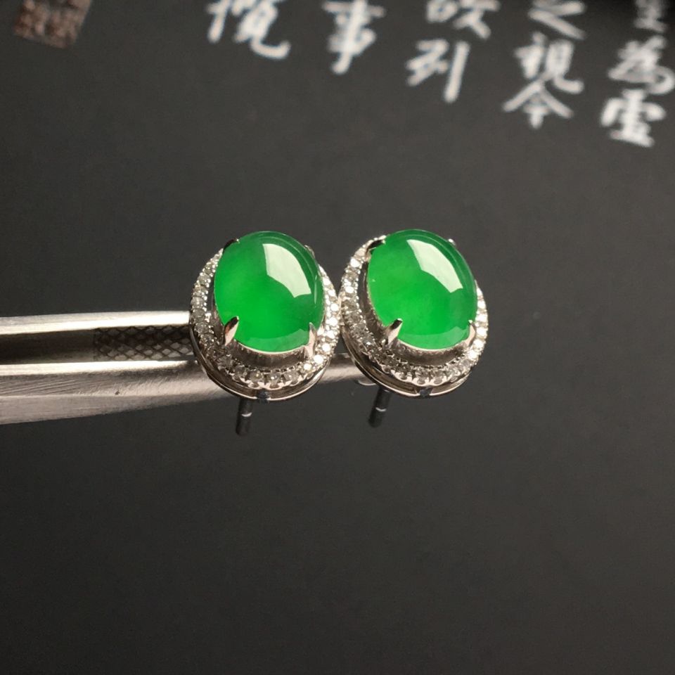 镶白金钻石冰种阳绿耳钉