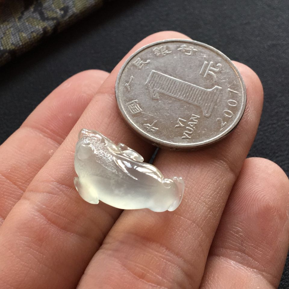 冰种淡晴水金蟾戒面