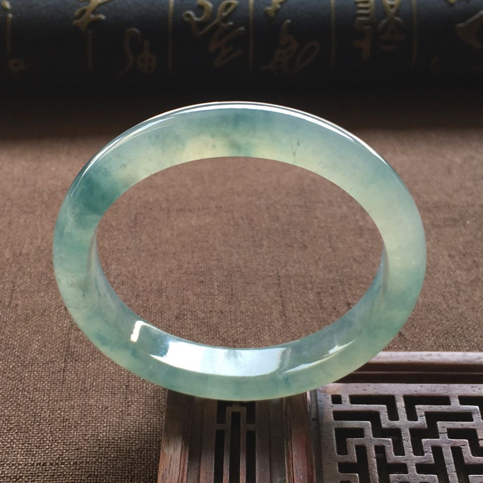 冰种飘花贵妃镯(57.2mm-51mm)