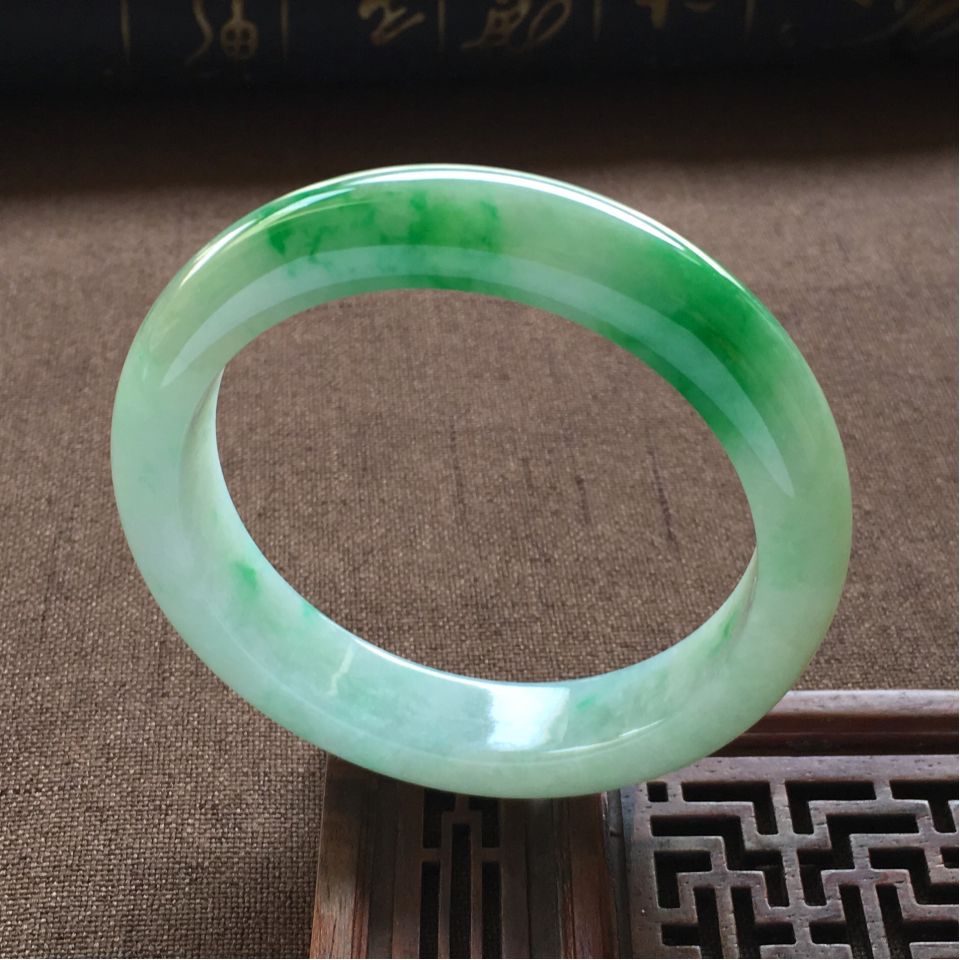 糯冰种飘翠手镯(55.9mm)