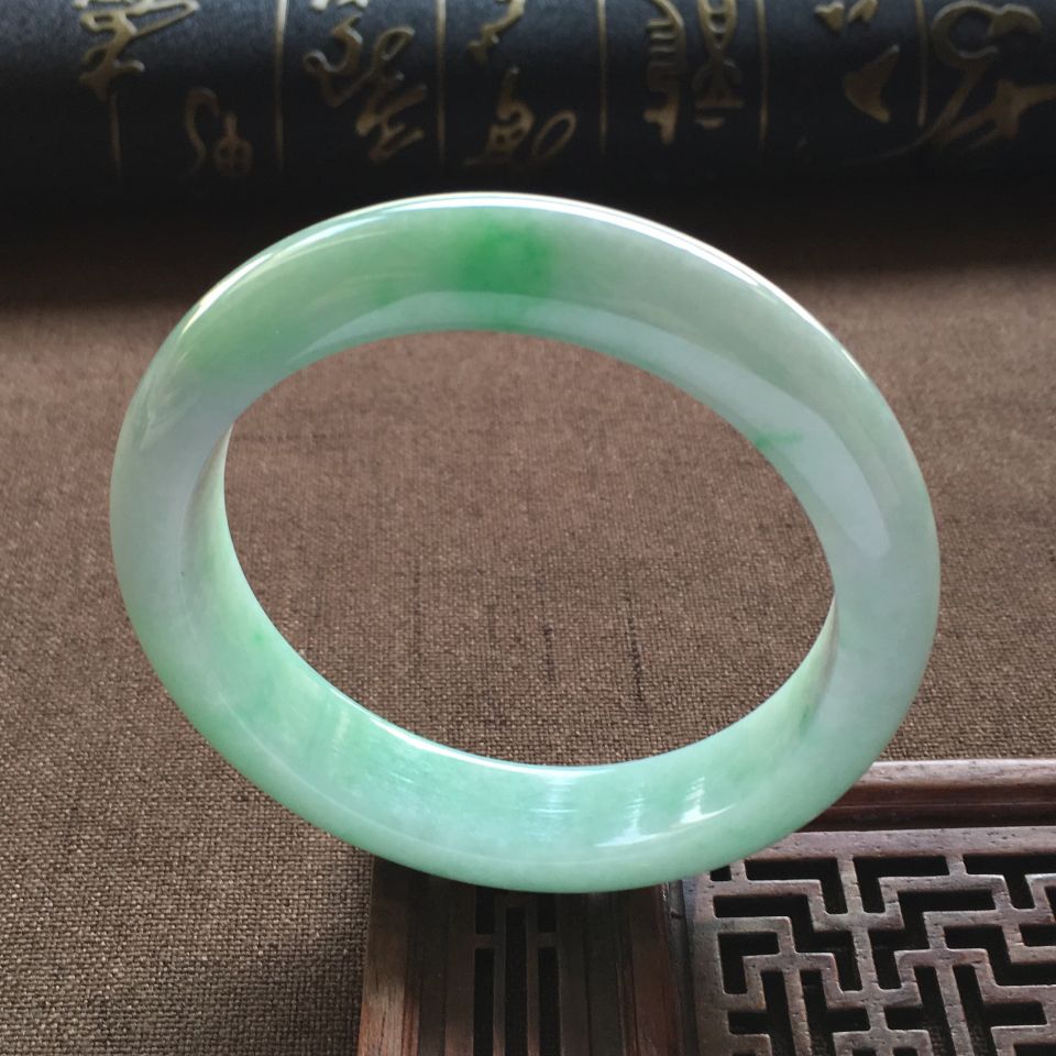 糯冰种飘翠手镯(58.5mm)