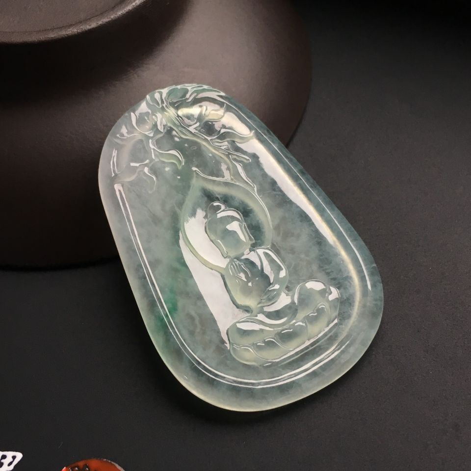 冰种淡晴水略飘翠悟道挂件