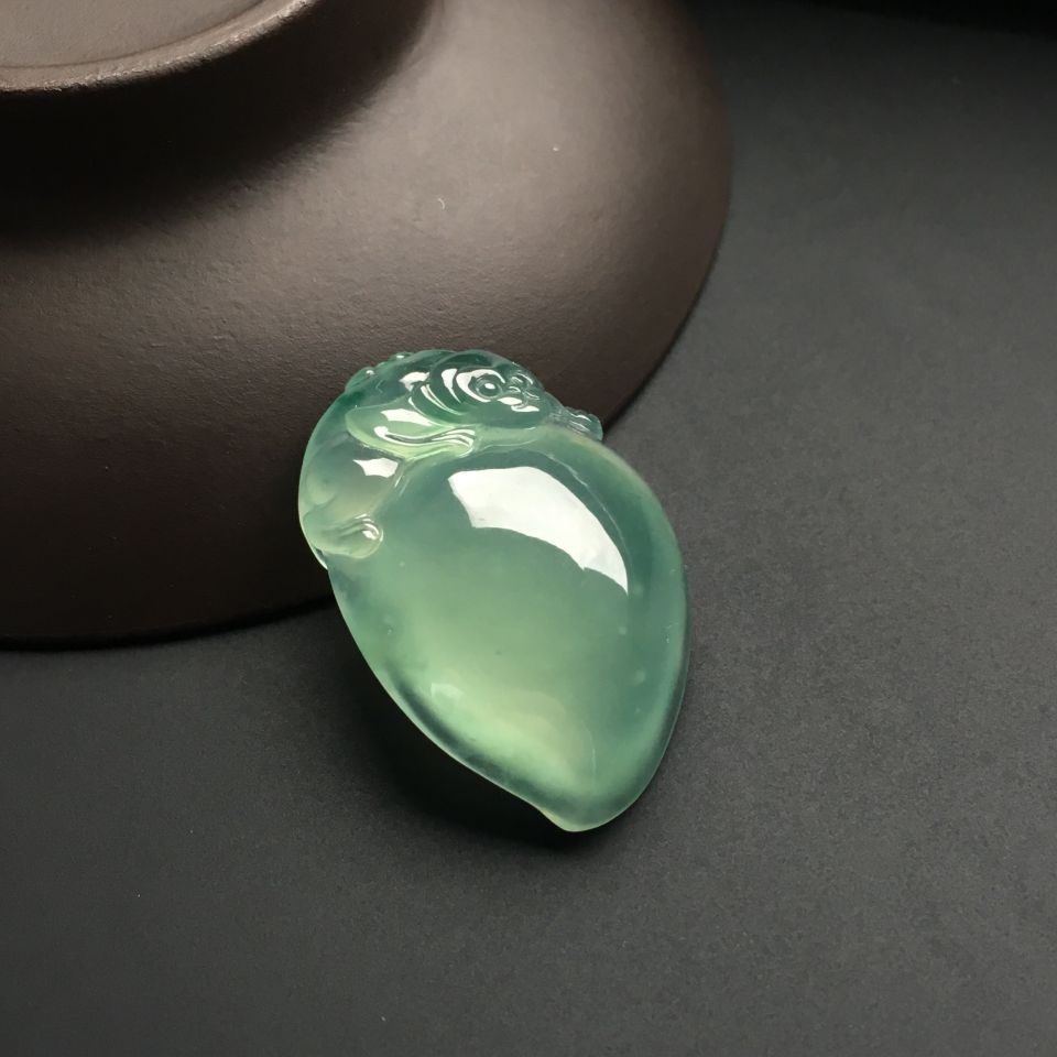 冰种晴水寿桃挂件